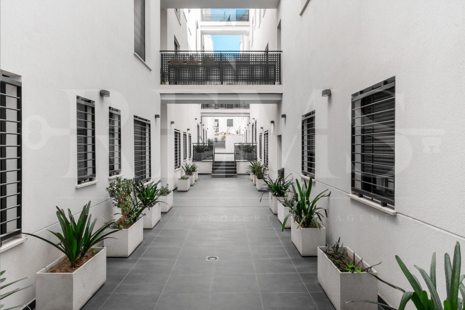 Industrial Studio In The City Center By Rems مالقة المظهر الخارجي الصورة